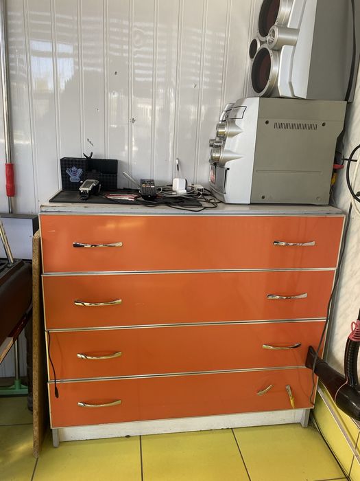 Mebel sotiladi sartaroshxonaniki narxi yana kelishiladi