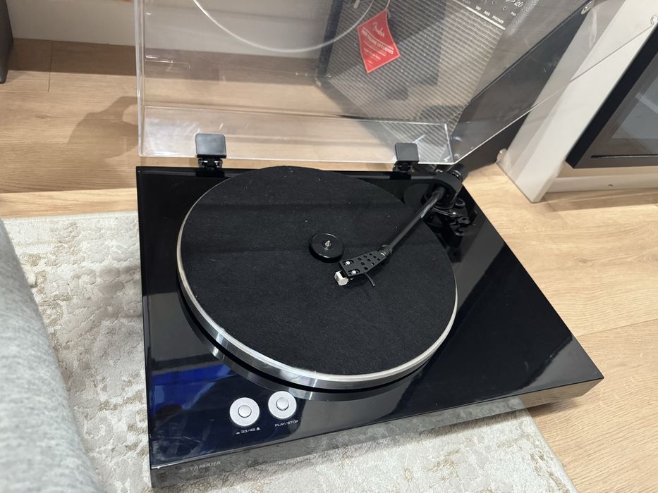 Виниловый проигрыватель yamaha