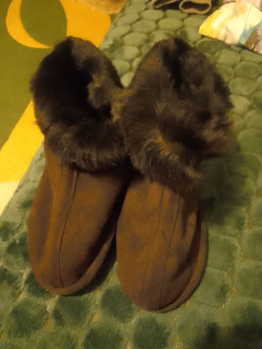 Papuci de casă din piele întoarsă