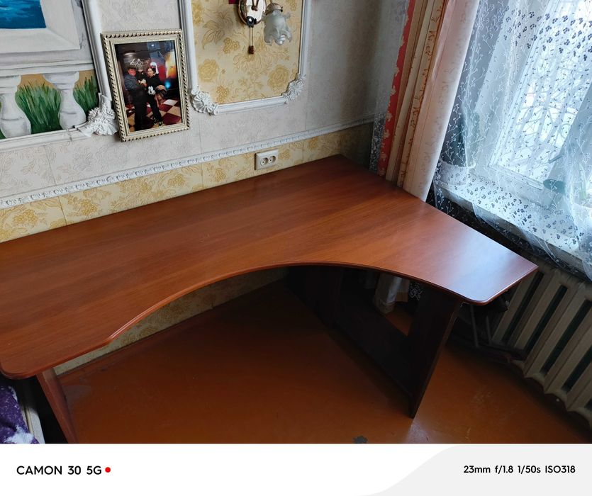 Продам стол компьютерный