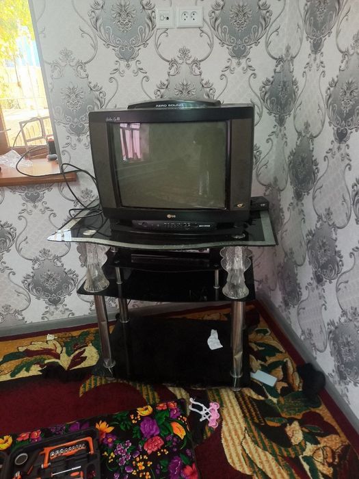 Sotiladi 2ta krovat televizor patstavka