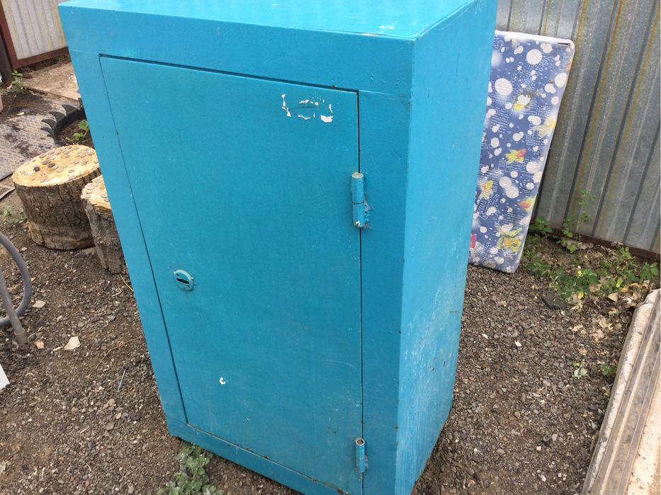 Продам сейф заводской