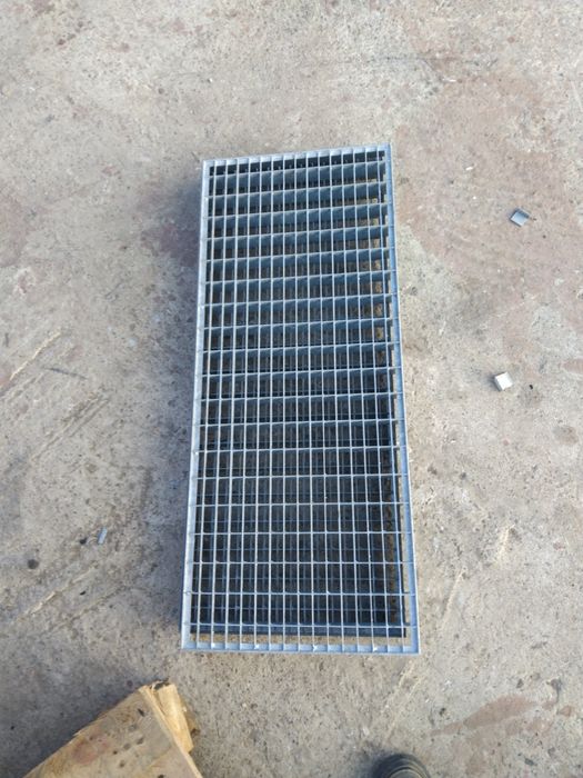 Vând gretare zincate sau trepte zincate  oferim  transport toată țara