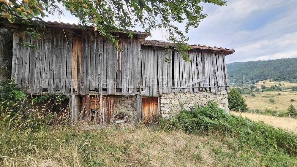 Къща в гората в с. Стърница, обл. Смолян