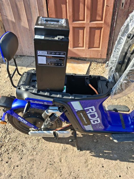 Vand scuter eletric in garantie