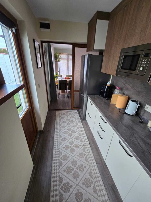 Къща под наем 3 спални 2 бани с планинска гледка, 2 паркоместа, на 13км до Слънчев Бряг (с. Гюльовца). Затворен и охраняем квартал.