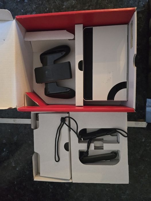Nintendo Switch OLED – complet, stare foarte bună, cutie + toate acces