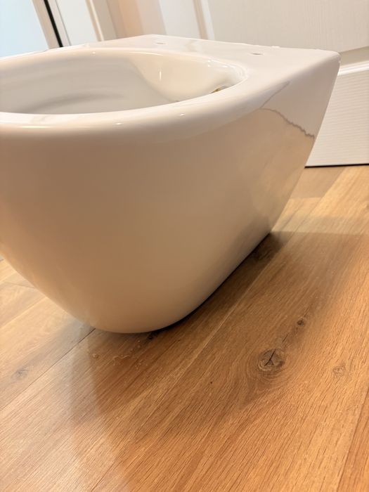 Конзолна тоалетна чиния Carlo