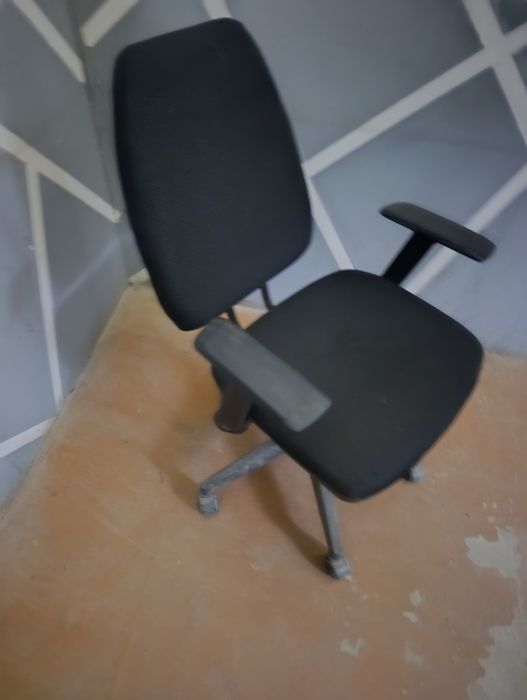 Кресло баланд паст тушади