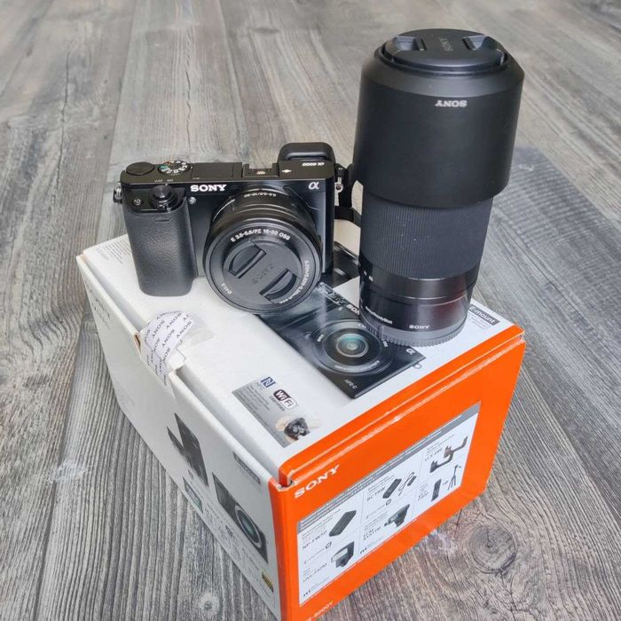 Sony A6000 + 2 обективa Sony SEL 16-50mm f/3.5-5.6 PZ обектив Sony SEL 55-210mm