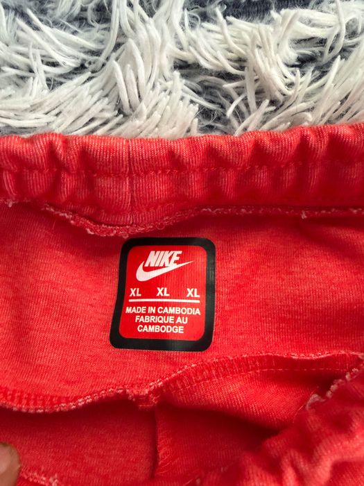 Nike tech fleece червен цвят