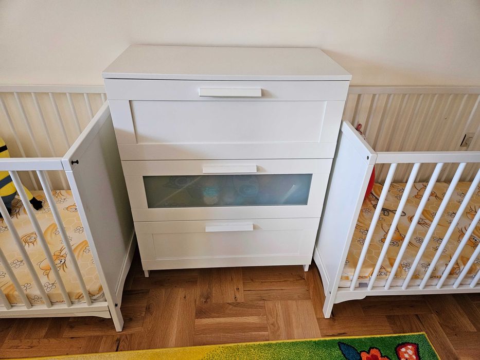 Бебешки кошари (2 броя)  и скрин - в комплект и по отделно