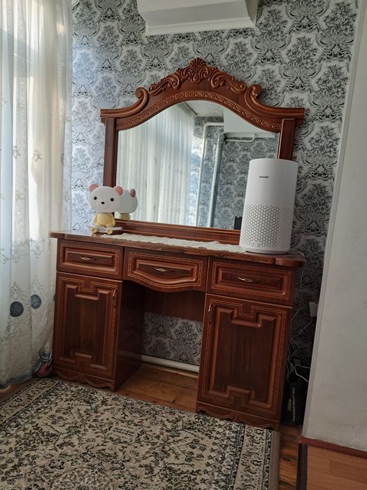 Трюмо для спални в хорошем состоянии