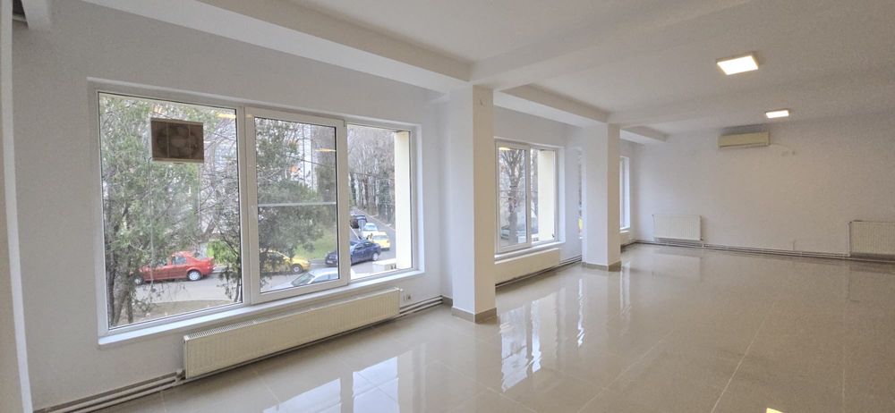 Spațiu comercial de închiriat  suprafață de 300 mp, zona inel 2