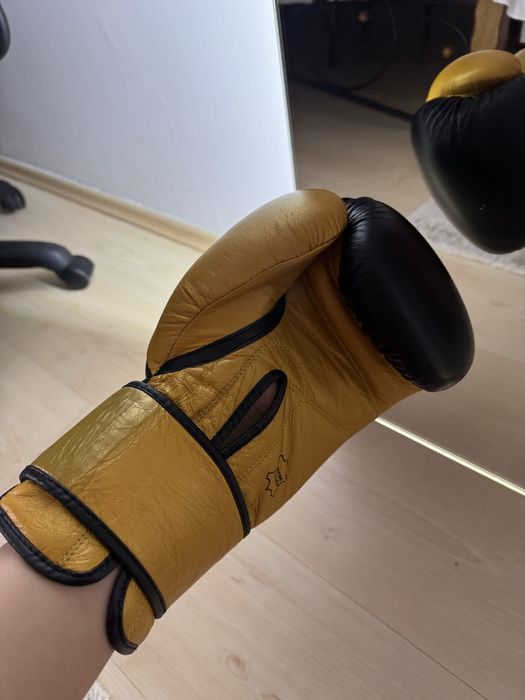 Боксерские перчатки