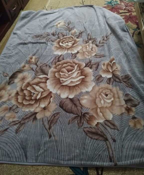 Пледы большие, не тонкие