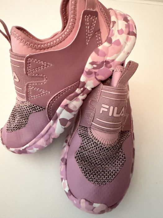 Adidasi Fila si Skechers fetite