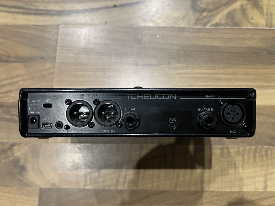 Вокален и китарен процесор TC Helicon Play Acoustic