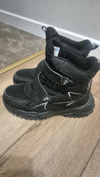 Продам зимние ботинки для мальчиков