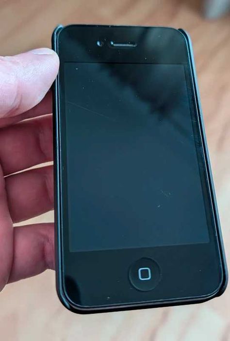 iPhone 4s – Alb/Negru – De Colecție – Fără Cont iCloud