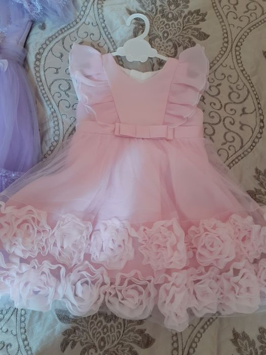 Продаю нарядные платья на девочку!