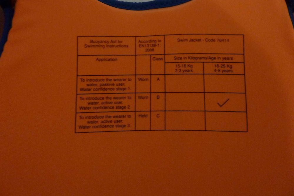 Produs conceput pentru înot. Asigură flotabilitate  copii de 4- 5 ani