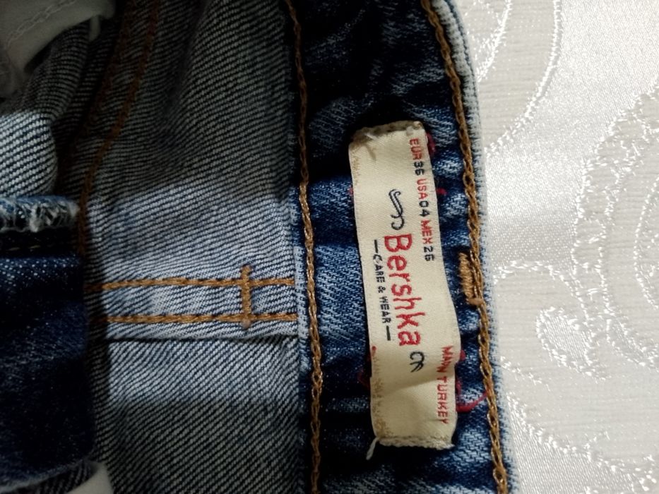 Дамски къси дънкови панталонки Bershka