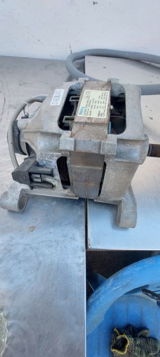 Продам двигатель для стиральной машины Ariston