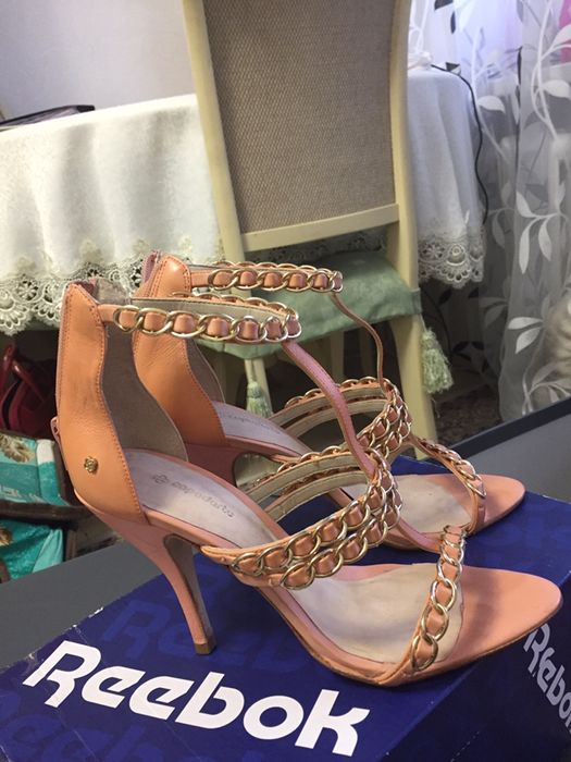 Продам босоножки и туфли