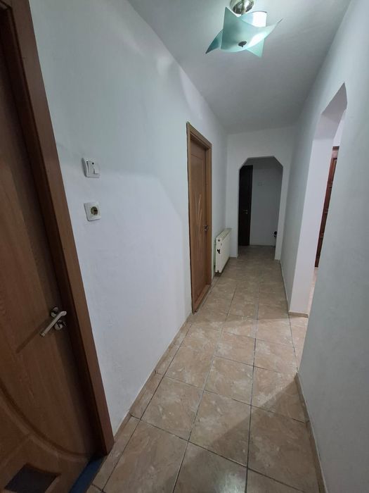 Vanzare Apartament 4 camere. Caransebes