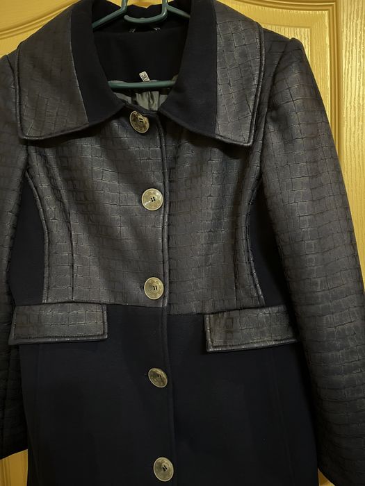 Тъмно синьо българско палто един път обличано