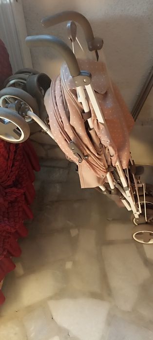 Продавам количка 2 бр,