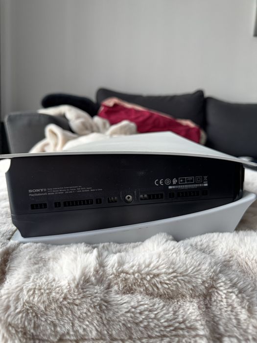 PlayStation 5 Диск Версия 825GB + 2 Контролера + Охлаждаща Стойка