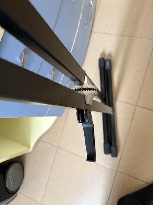 Стойка за синтезатор