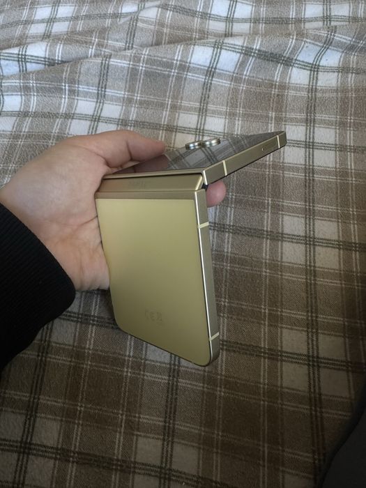 Samsung z flip 6 с гаранция.