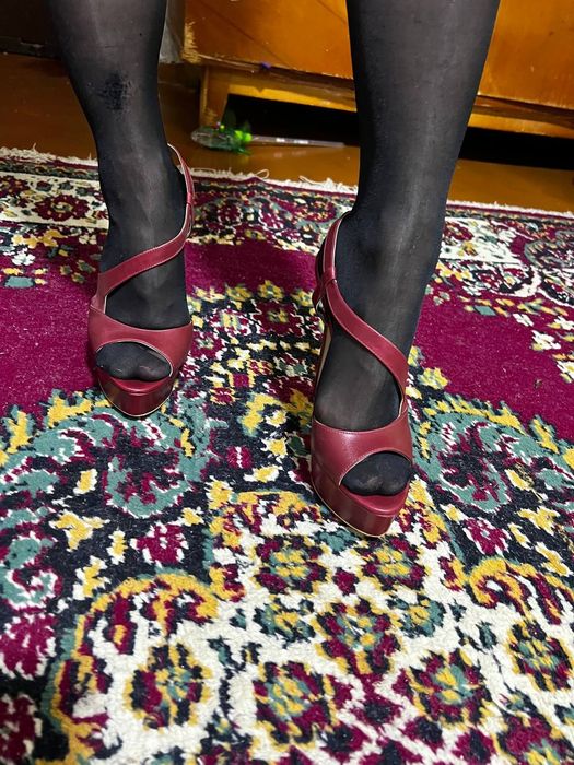 Женские туфли на высоком каблуке