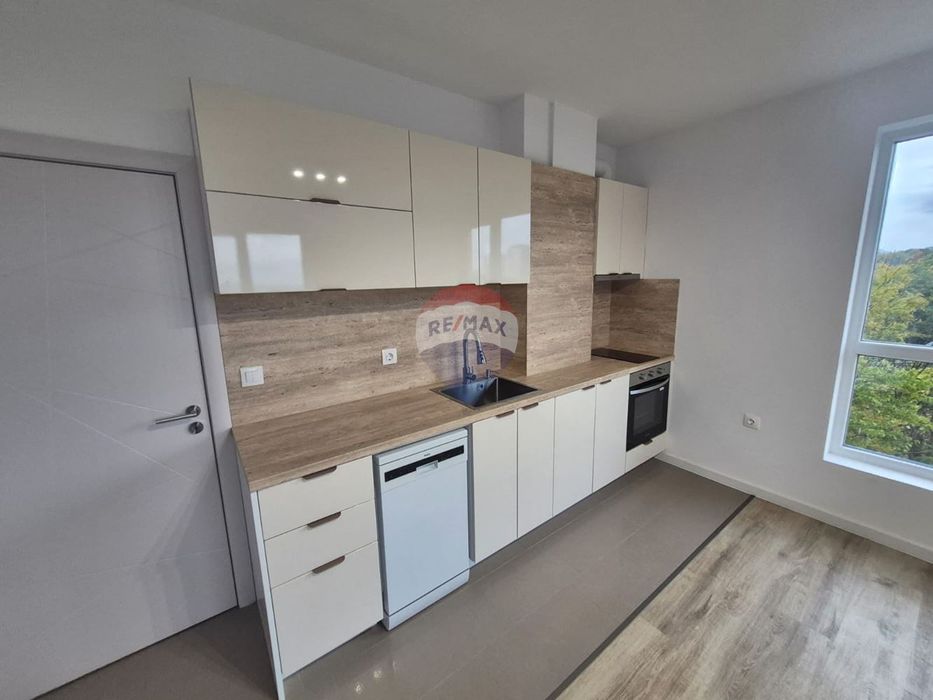 Дава се под наем Двустаен апартамент в Варна, Изгрев - 55 кв.м за 459 € - Снимка #3