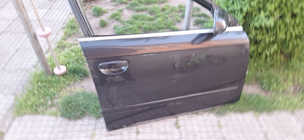 Врата предна дясна  audi a4 b7  ауди а4 б7