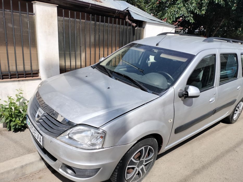 Vând Dacia logan