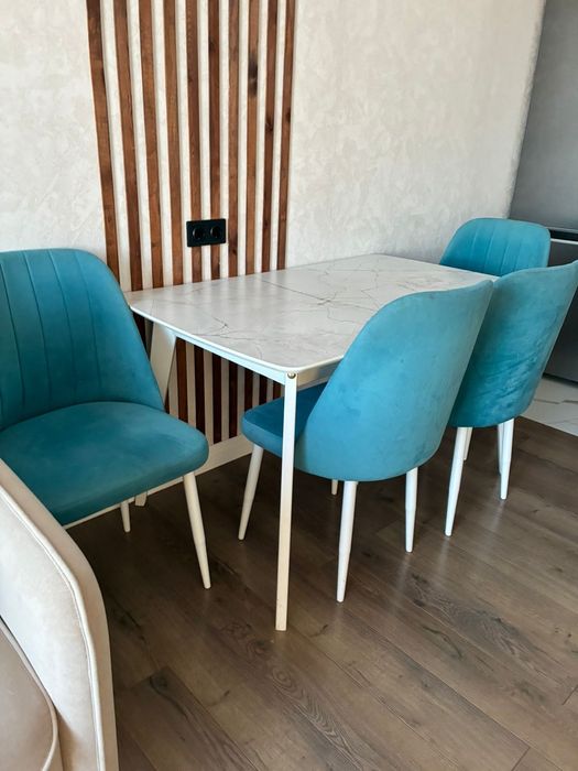 Стол со стульями