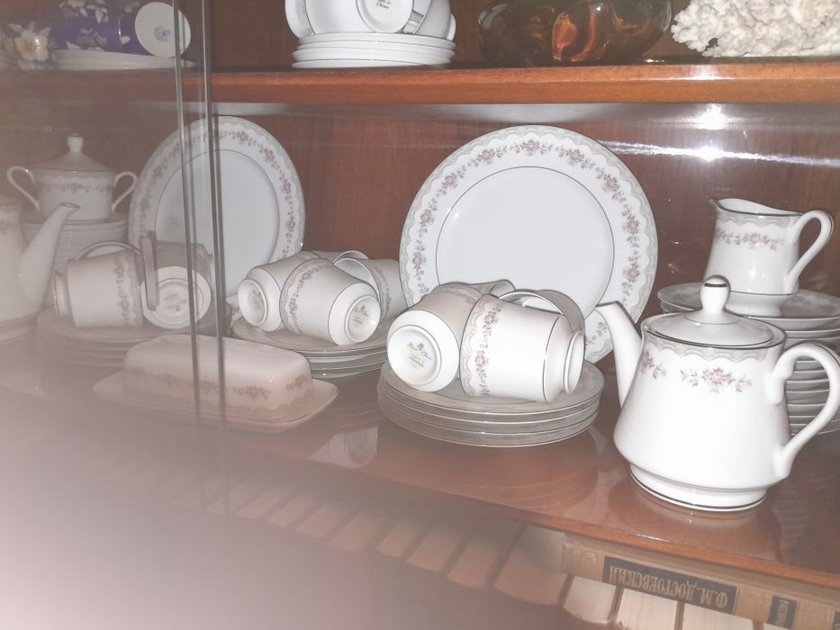 Сервиз чайный японский. На 12 персон 96 предметов.