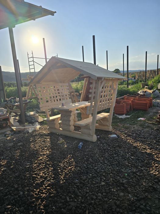 Foisor  rustic din lemn masiv bușteni