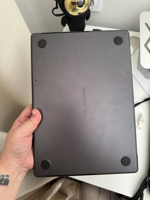 Продам Macbook Pro 14