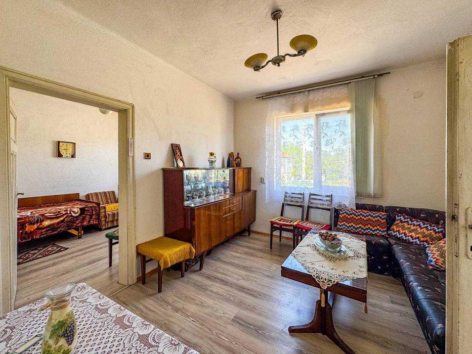 Двуетажна къща с двор в центъра на град Средец, област Бургас