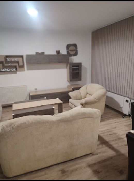 Под наем двуетажна къща в с. Кичево