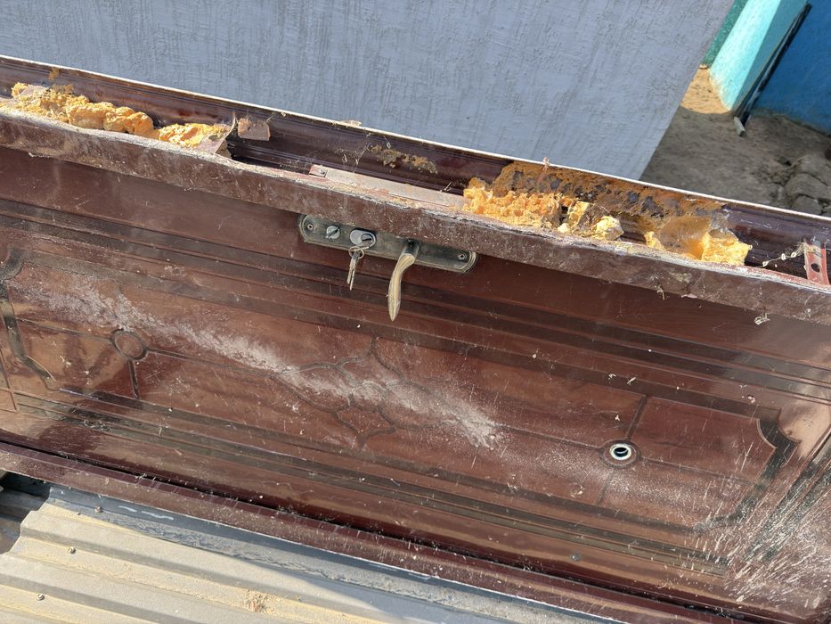 Продам дверь б.у