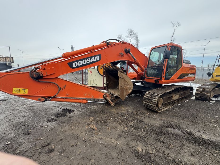 Экскаватор гусенечный