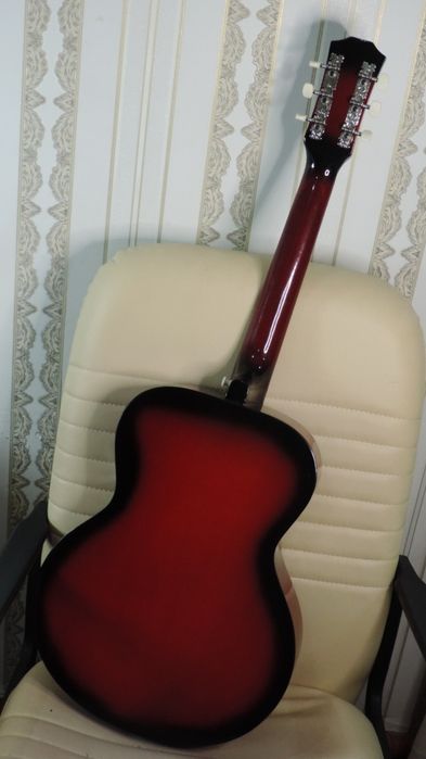 Продам акустическую гитару!