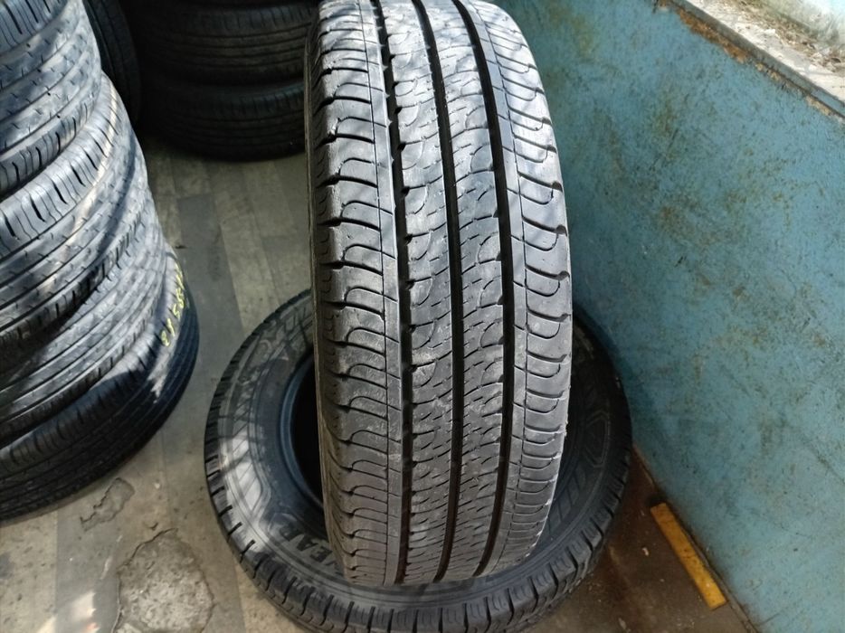 Гуми 215/65/16С 2бр. 21г Гудиер