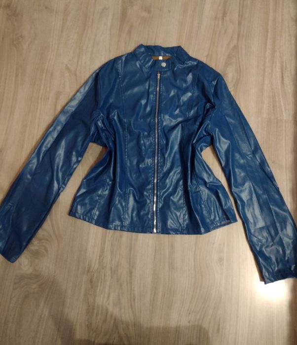 Ново дамско кожено яке